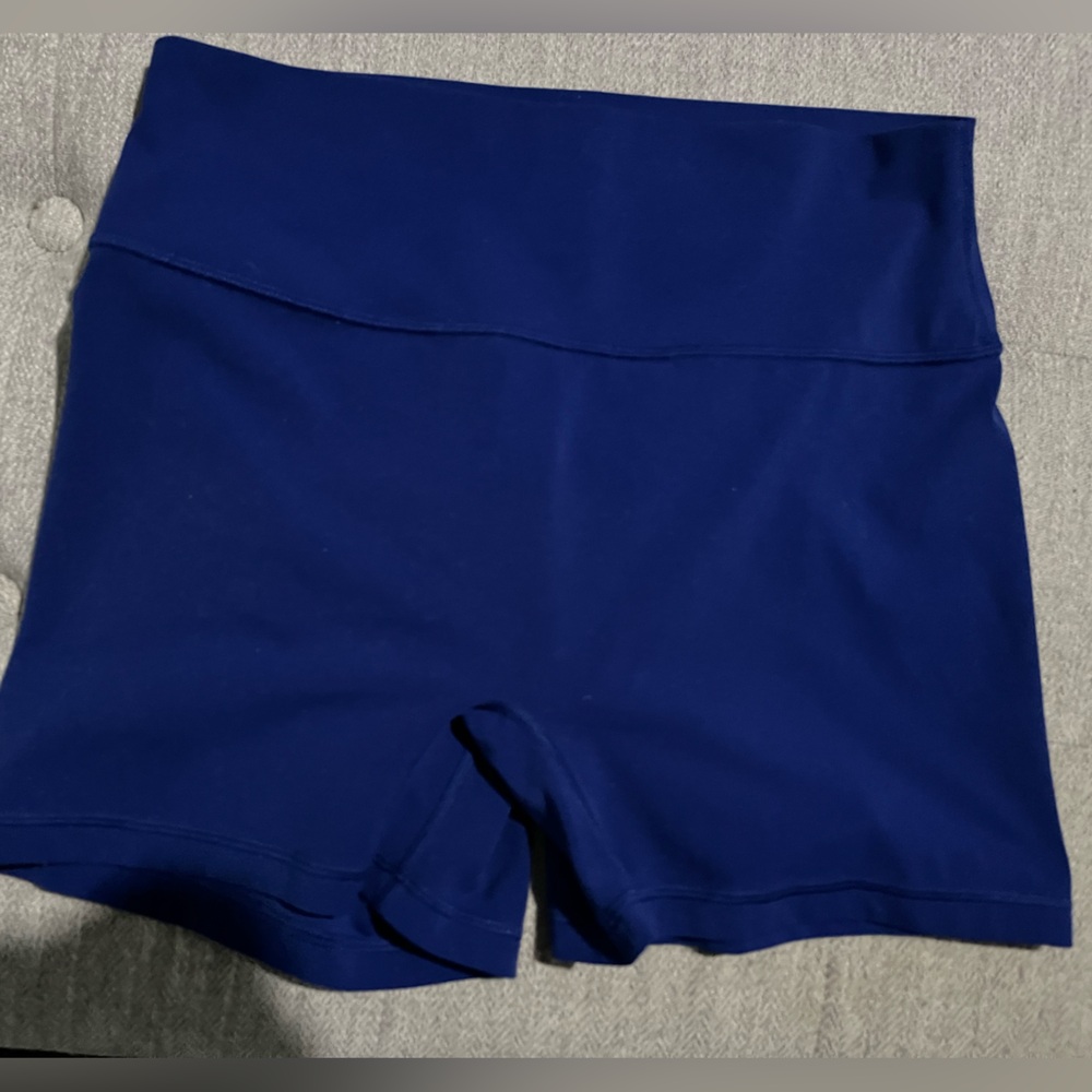 Crz yoga set - size l color larkspur- extra scrunch shorts 4” - Picture 2 of 4